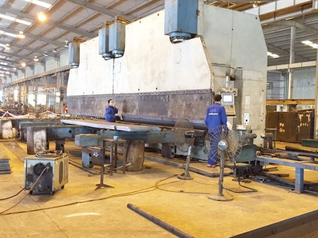 Máy chấn tôn 1600tấn CNC dài 12m